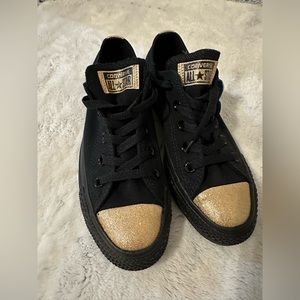 CONVERSE BLACK AND GOLD BRAND NEW.